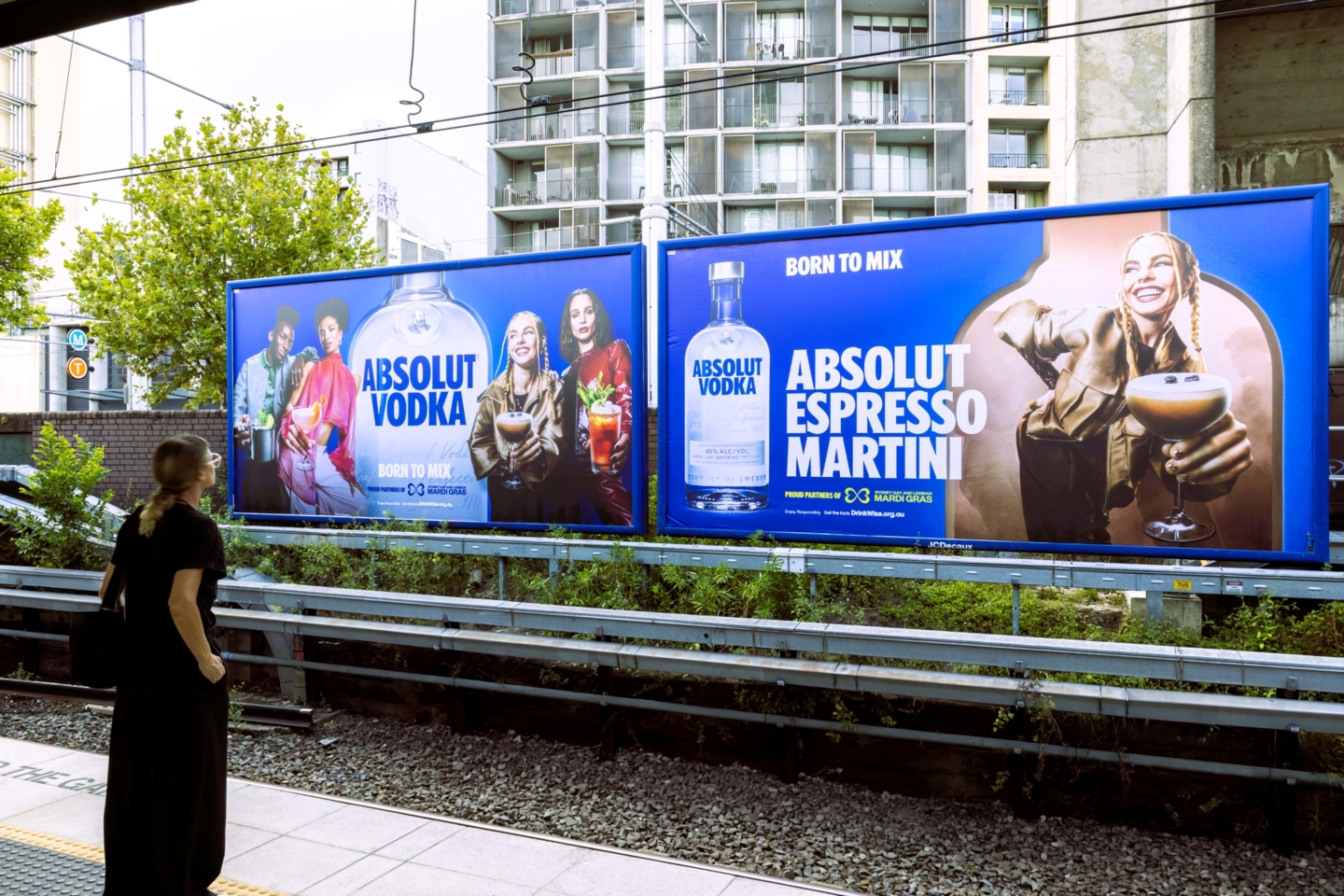 JCDecaux cross track rail station billboard