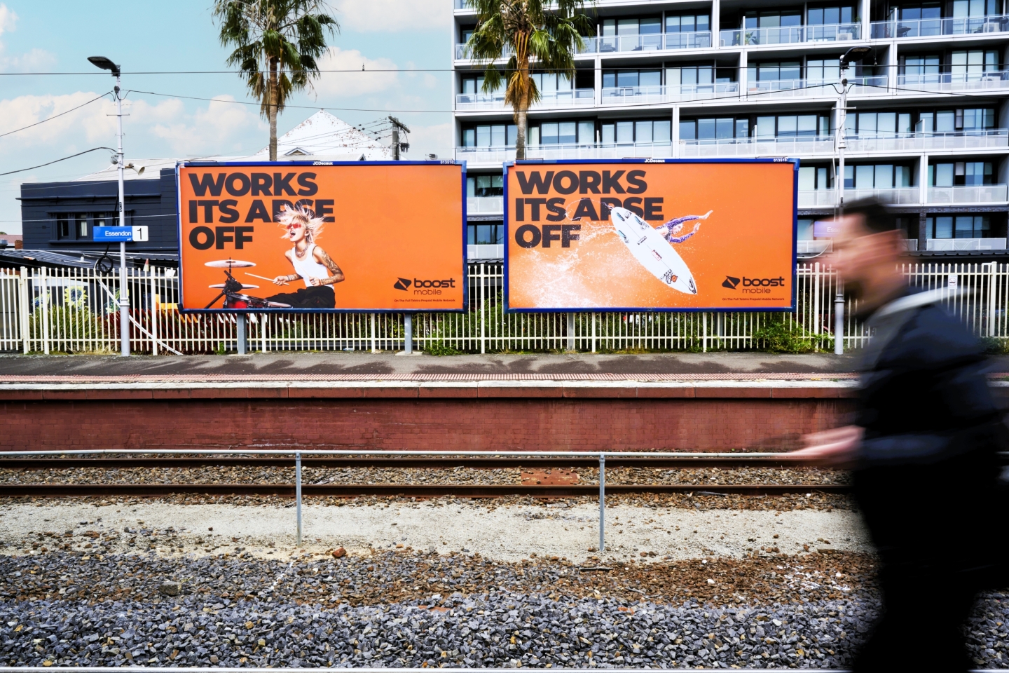 JCDecaux Cross Track outdoor rail billboards