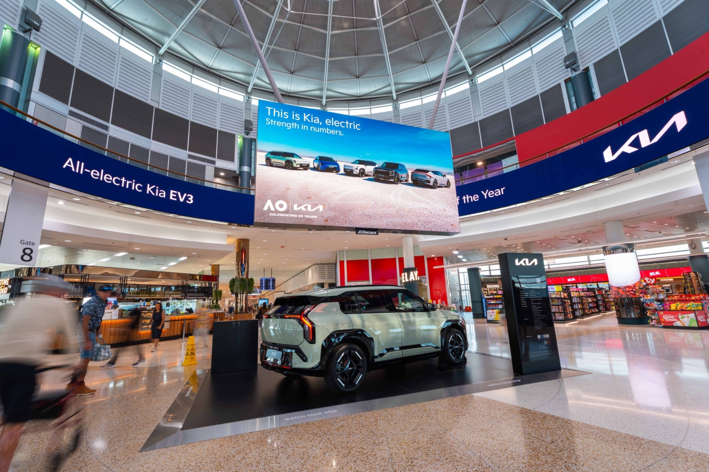 JCDecaux airport immersive experience. Out-of-Home installation brand activation