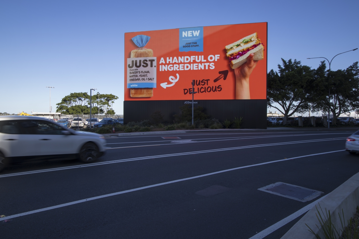 jcdecaux australia airport advertising digital billboard