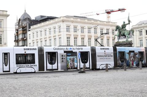 JCDecaux Tram Fullwrap Samsung