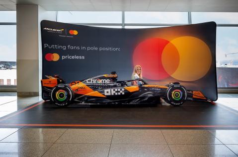 JCDecaux Creative Solutions - Brussels Airport - Mastercard x McLaren