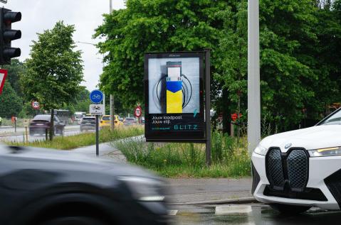 Blitz Power électrise l'OOH: Quand les bornes de recharge deviennent des objets design - 2m² Anvers JCDecaux