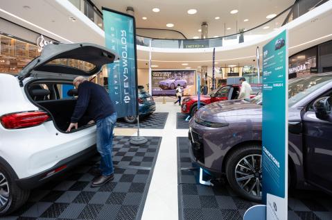 Auto festival- cloche d'Or- shopping mall- Luxembourg - expérience - 2026 - podium