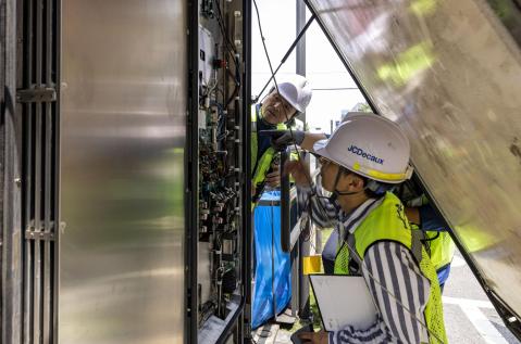 Sustainable Development - CSR - RSE - electric installations - electricity - field workers - JCDecaux