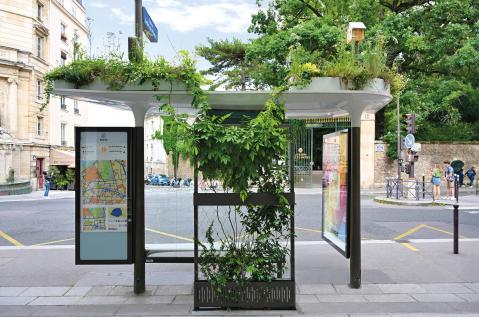 Bus shelter with green roof - JCDecaux