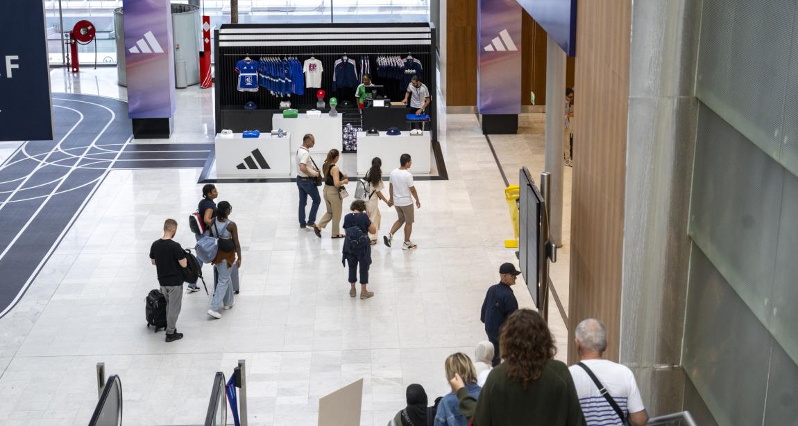 JCDecaux - Orly - Adidas - Shopping Podium