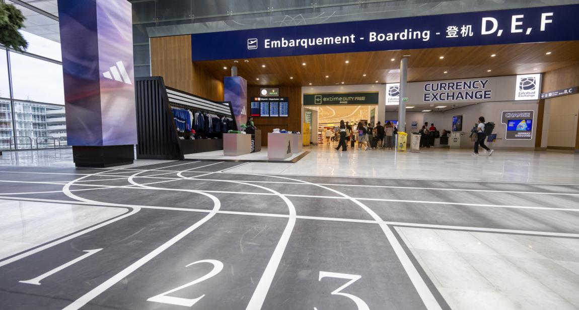JCDecaux - Orly - Adidas - Shopping Podium