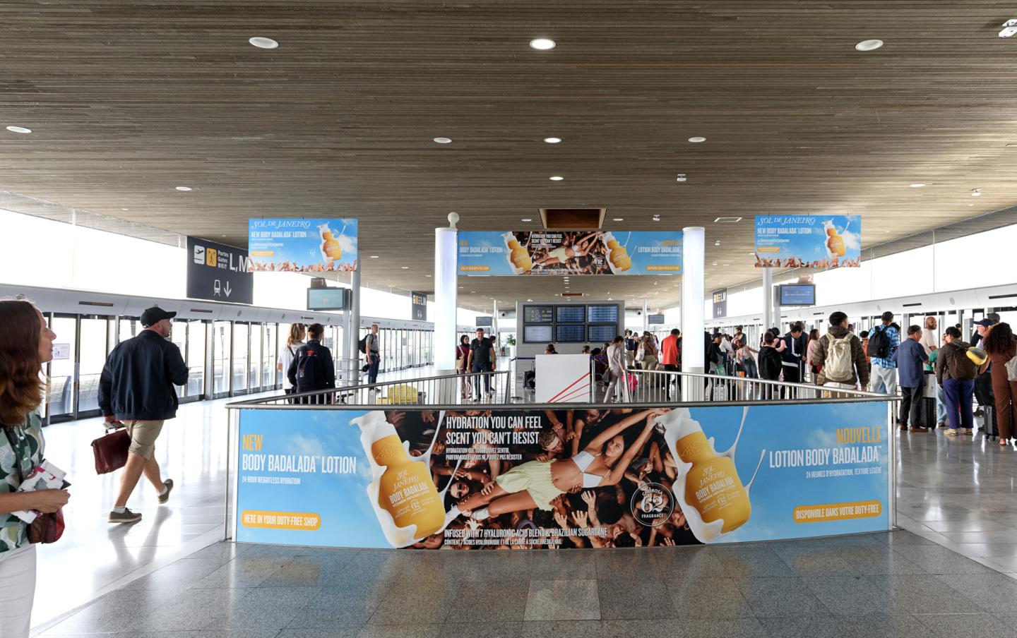 Arche Extime for Sol de Janeiro's campaign in CDG Airport