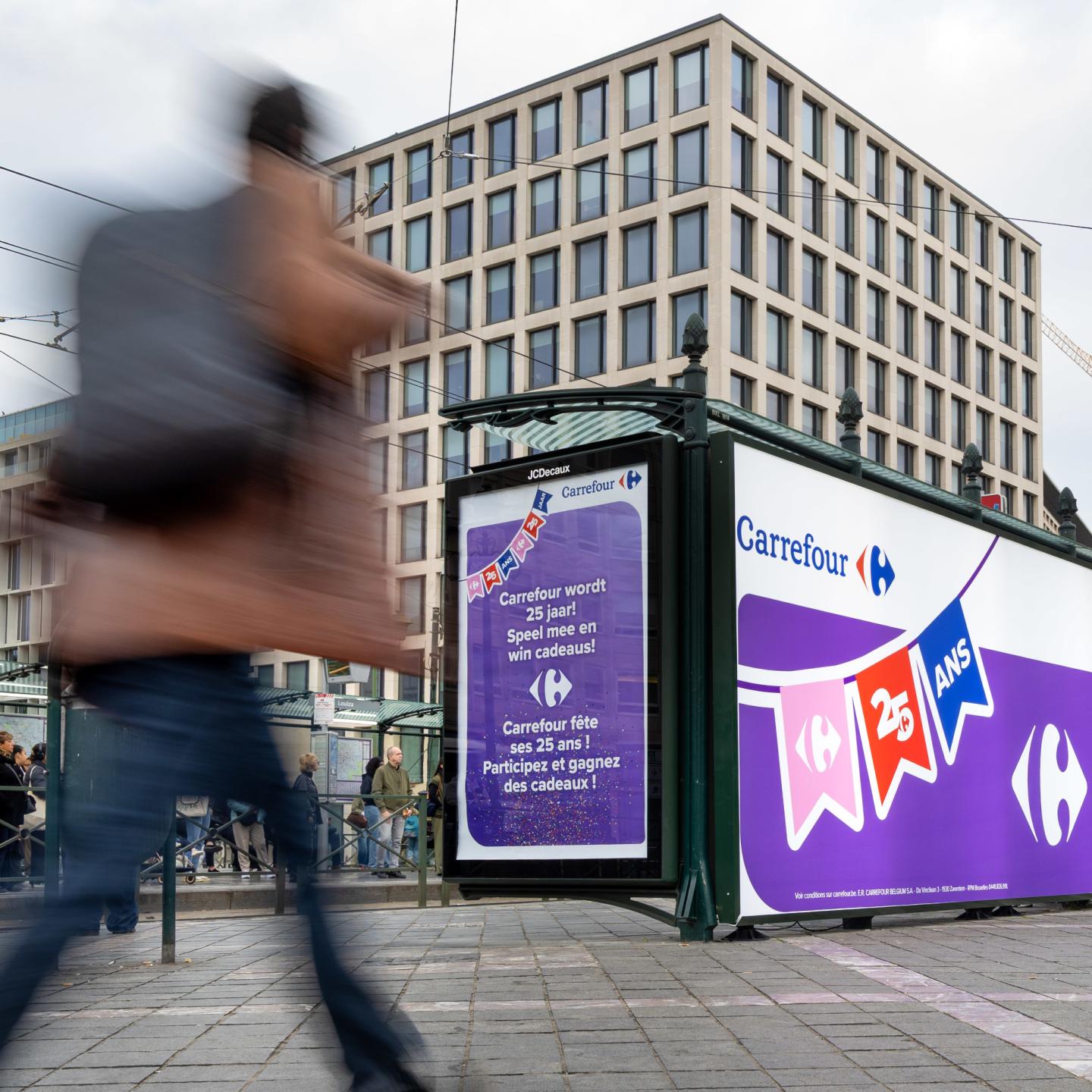 Carrefour's Birthday on a JCDecaux bus shelter in Brussels