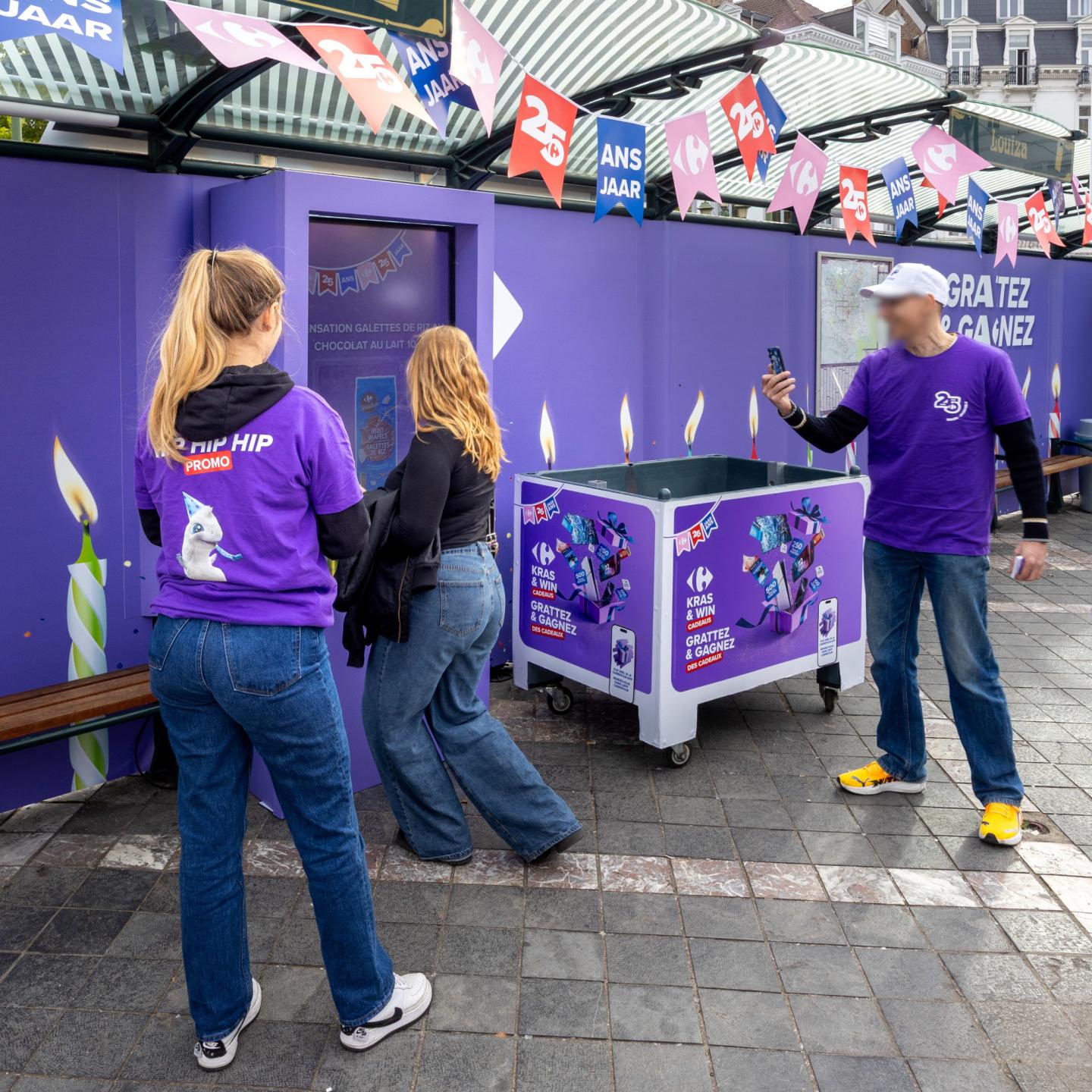 JCDecaux bus shelter in Brussels for Carrefour's Birthday