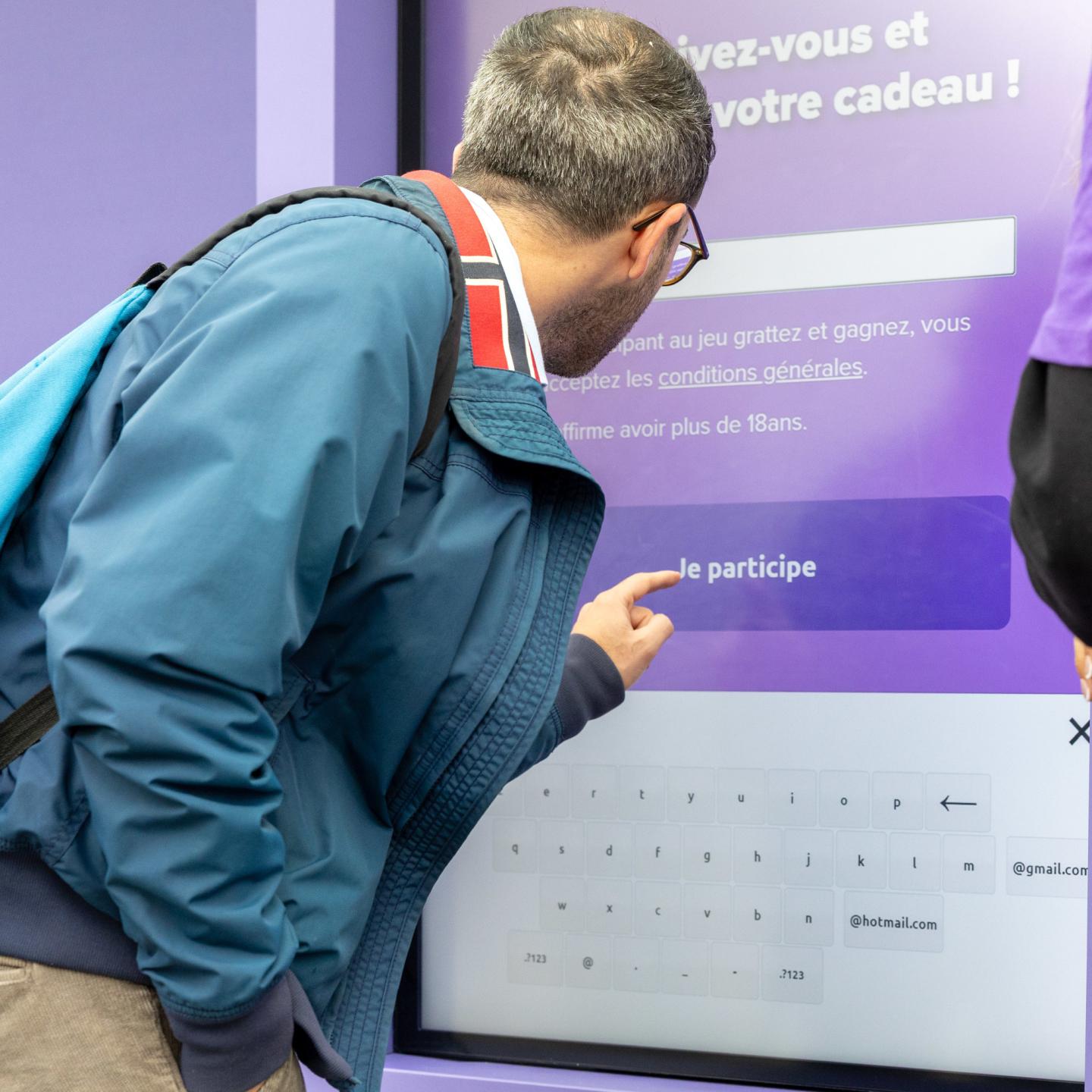 JCDecaux bus shelter in partnership with Carrefour in Brussels