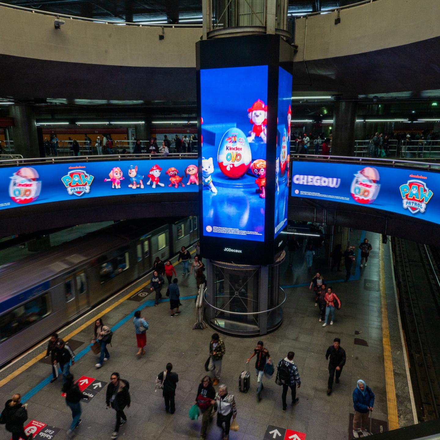 Kinder Campaign in Sao Paulo Subway in partnership with JCDecaux Brazil