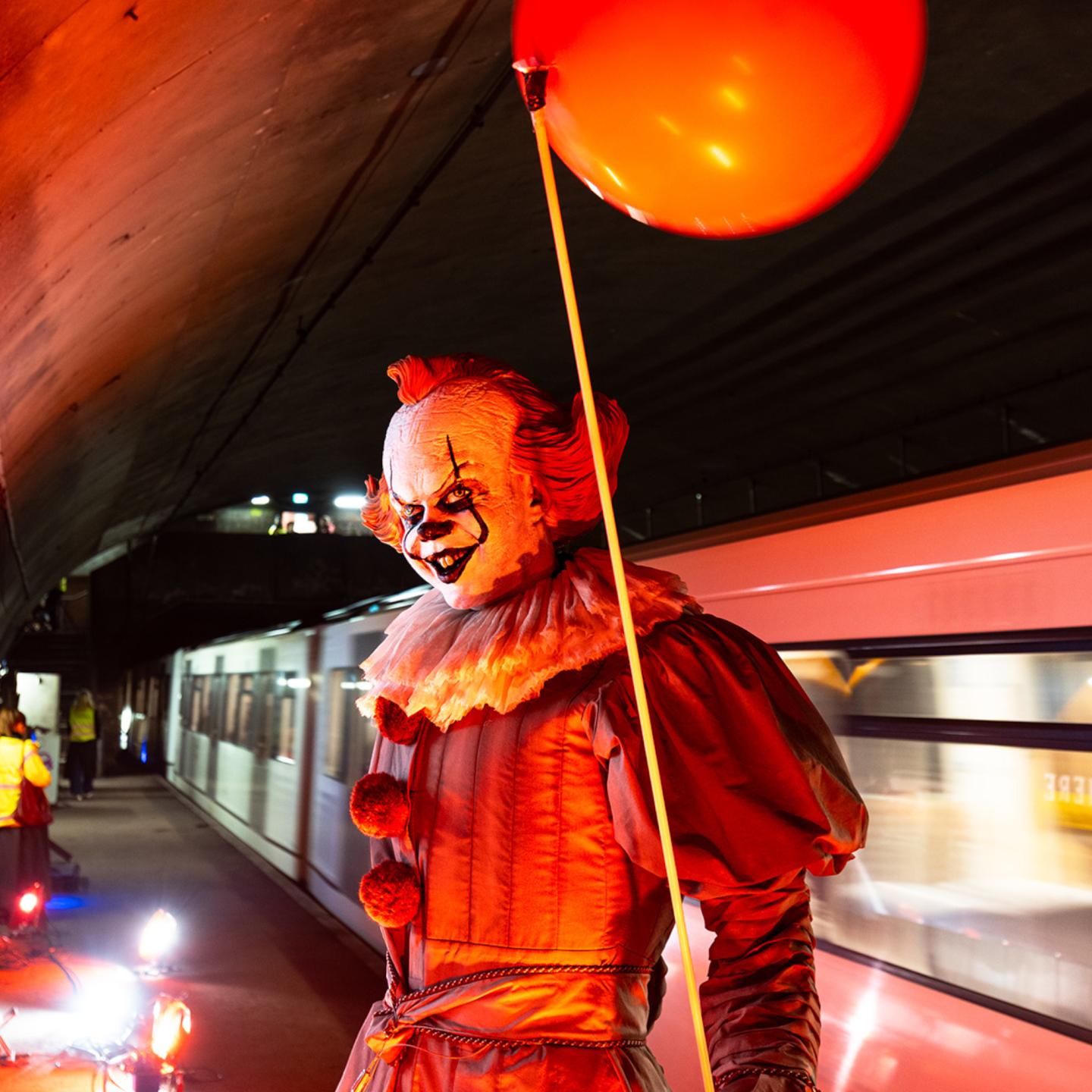 Pennywise the clown in Oslo, part of a campaign run by HBO and JCDecaux