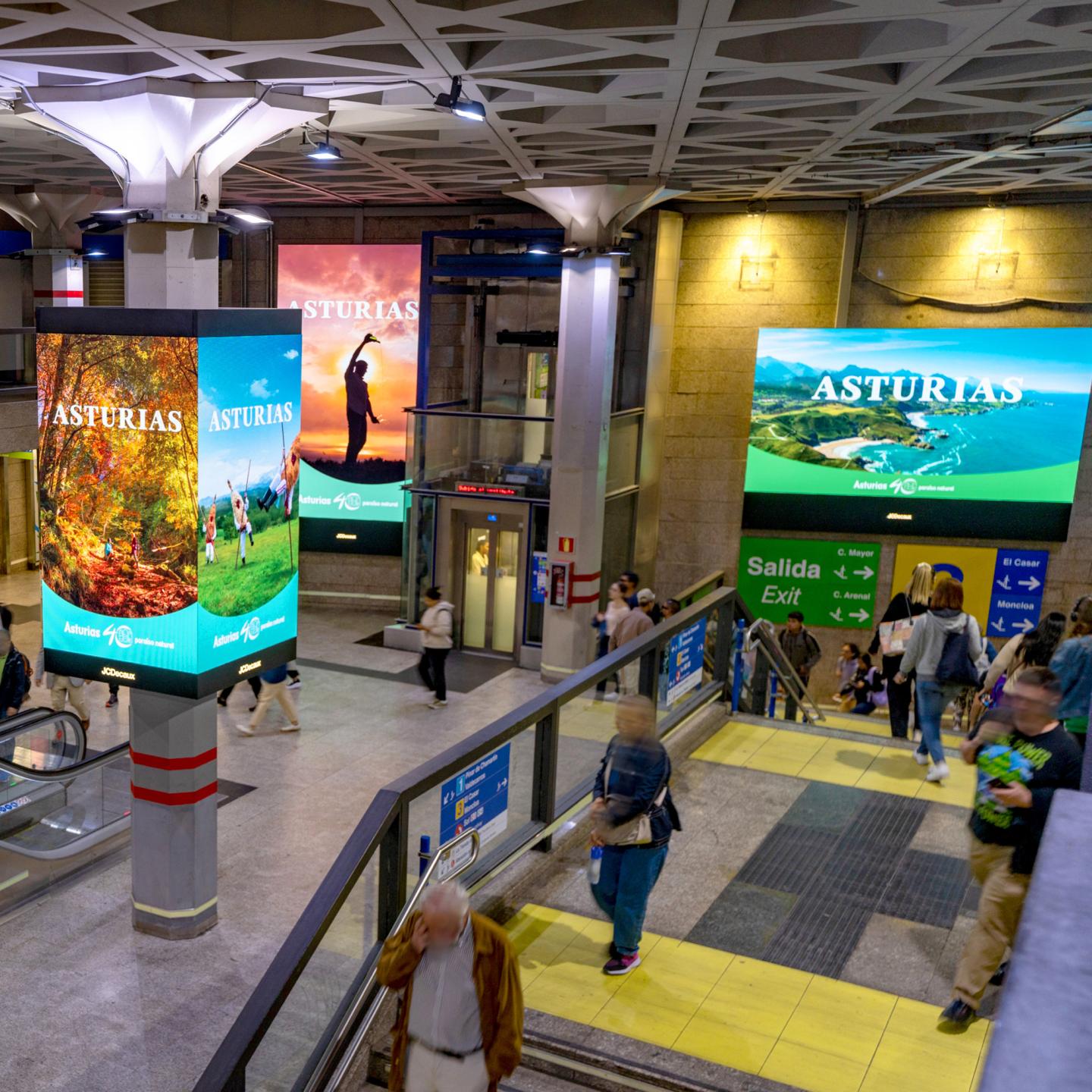 JCDecaux España digital panels showcasing Asturias natural paradise in Madrid underground station