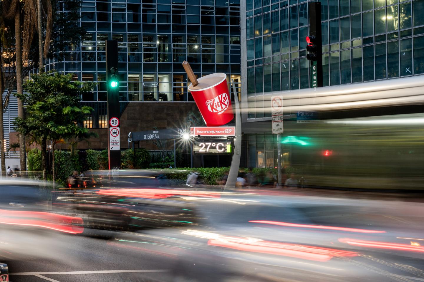 Kitkat campaign's on a digital clock in Sao Paulo in partnership with JCDecaux Brasil