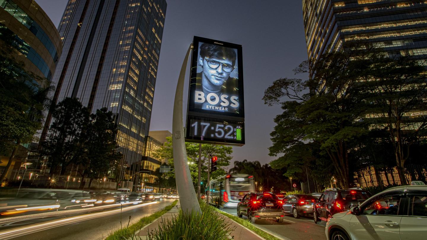 Digital Clock - São Paulo - Hugo Boss - JCDecaux