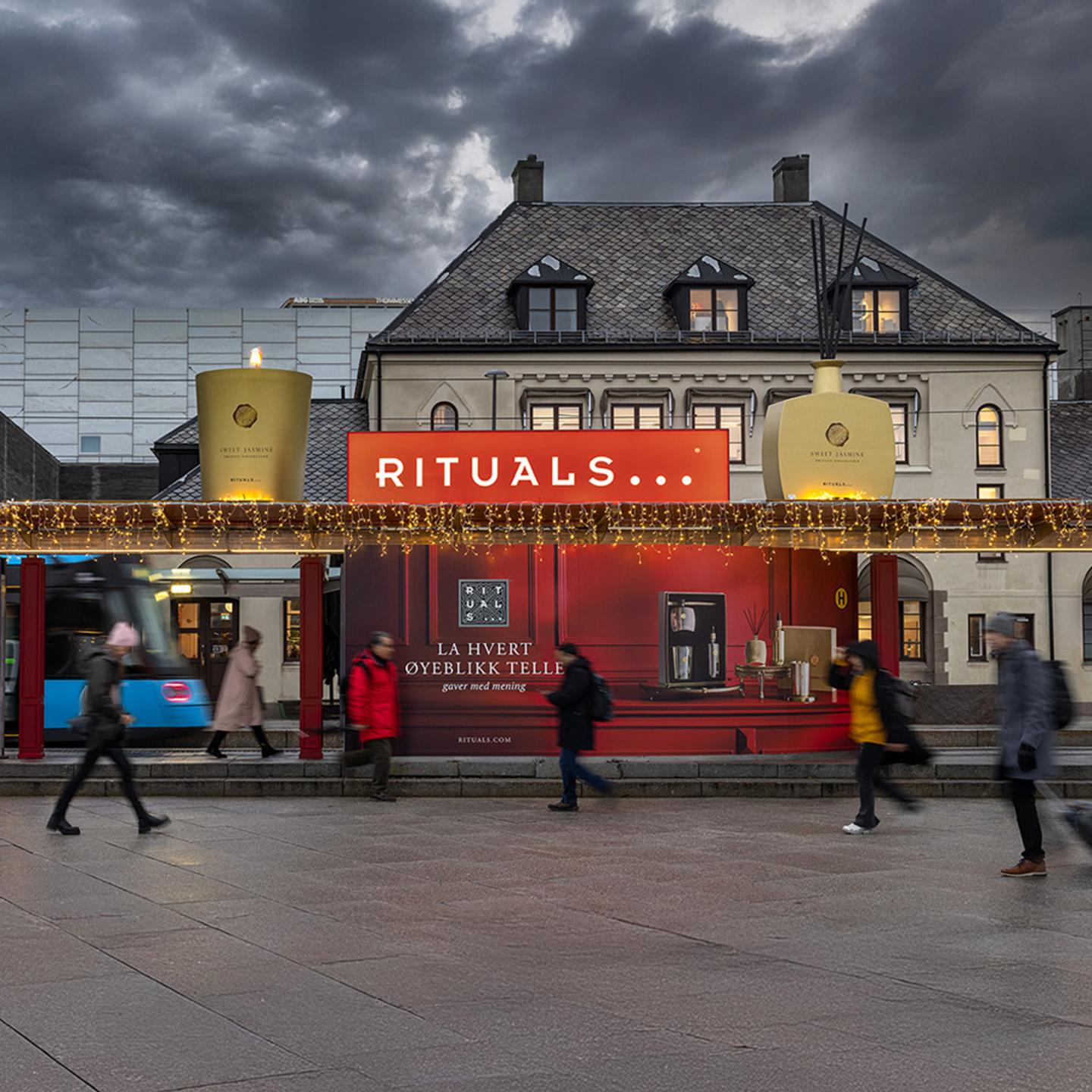 Premium Rituals brand experience at Oslo tram shelter by JCDecaux Norge