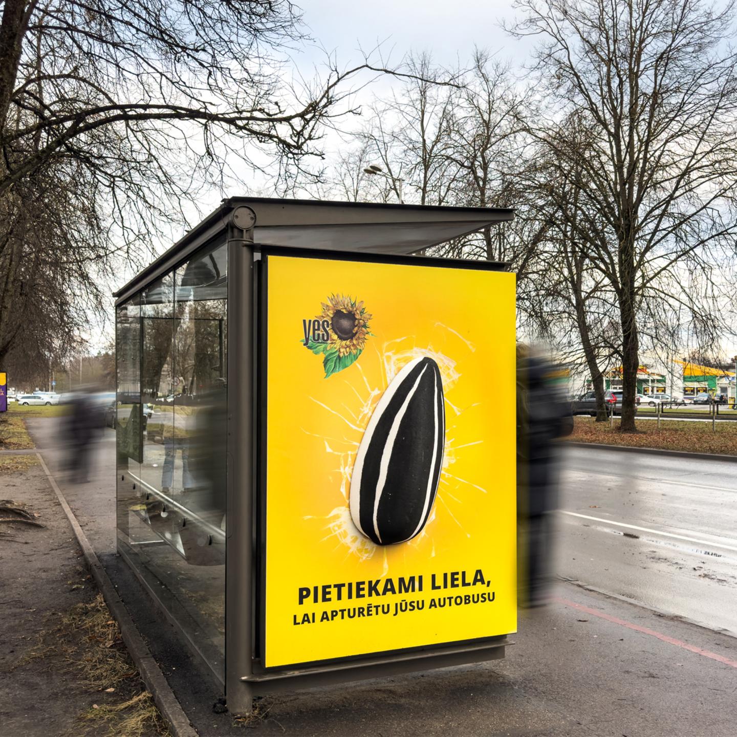 Abribus JCDecaux transformé en graine de tournesol géante pour Y.E.S