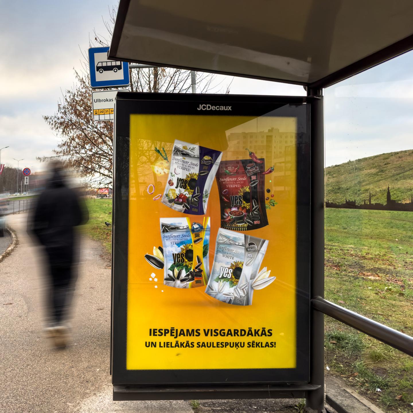 Campagne Y.E.S avec graine de tournesol géante sur Abribus JCDecaux