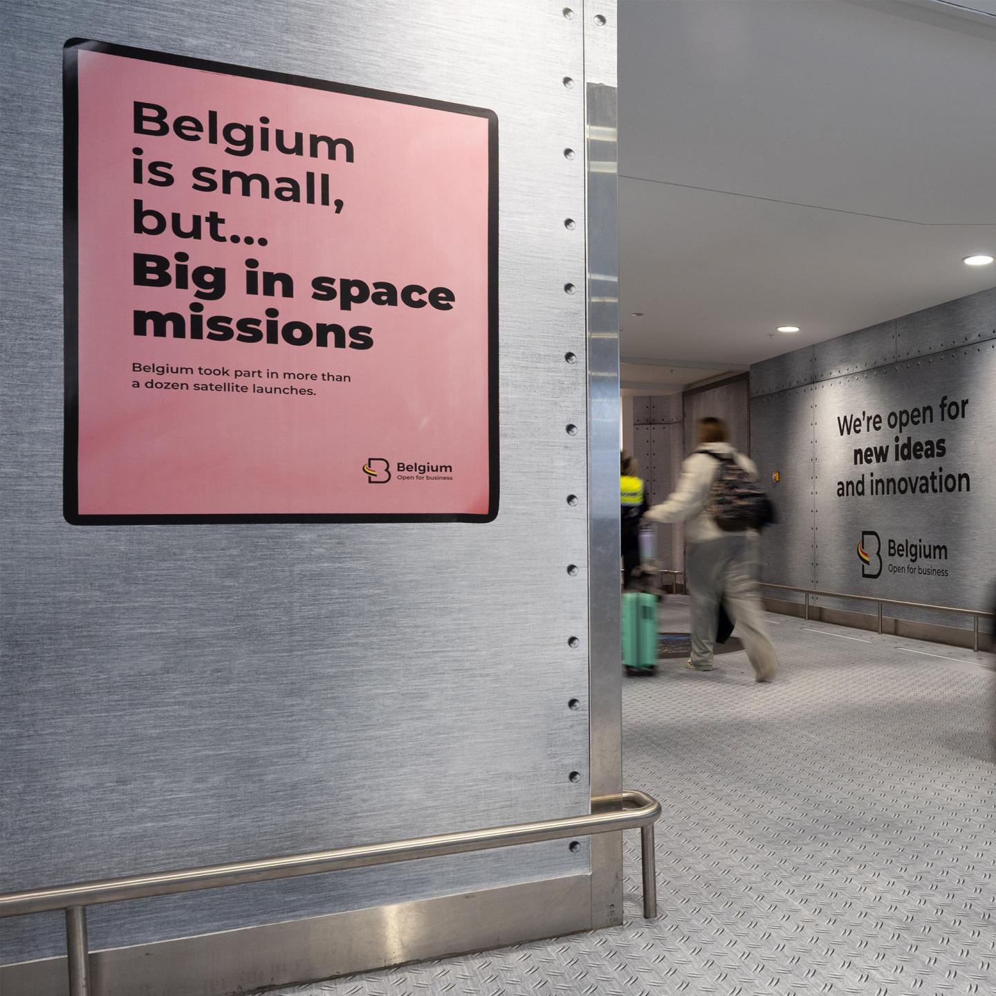 jcdecaux-immersive-airport-media-space-tunnel-belgium