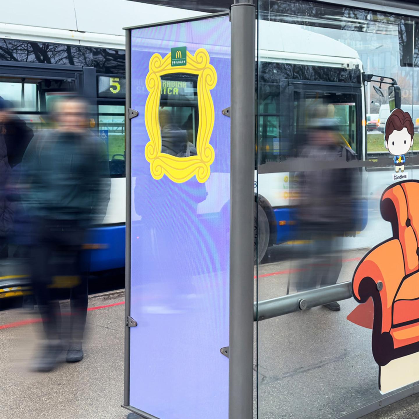 out-of-home-campaign-mcdonalds-friends-on-jcdecaux-bus-shelter