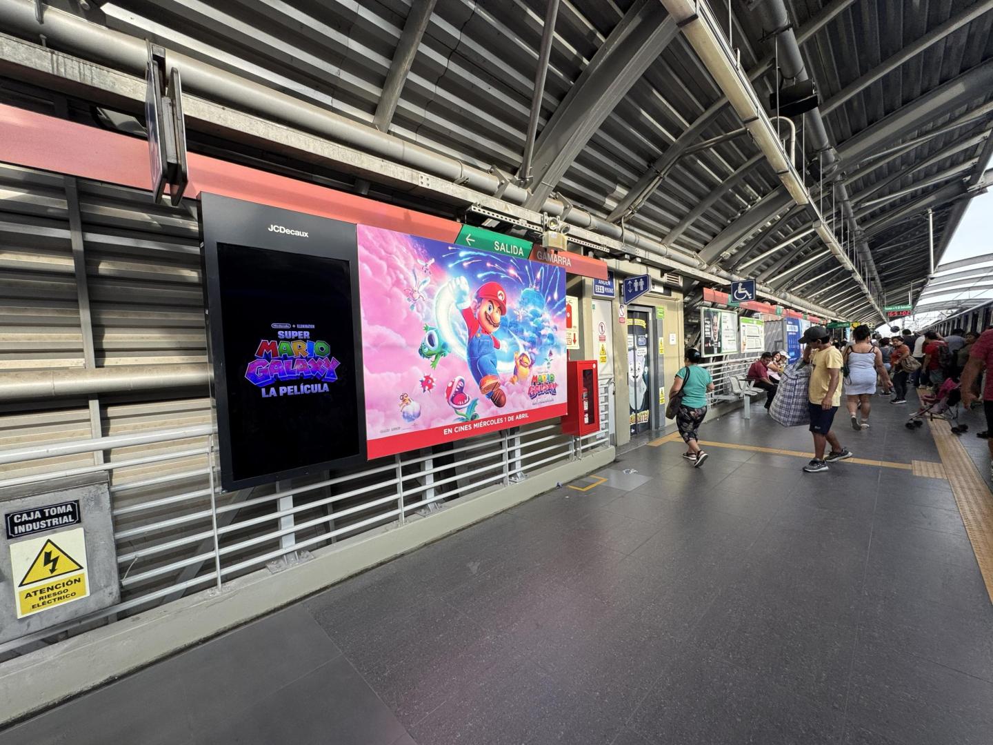 The Super Mario Galaxy the Movie in Peru - JCDecaux digital screen