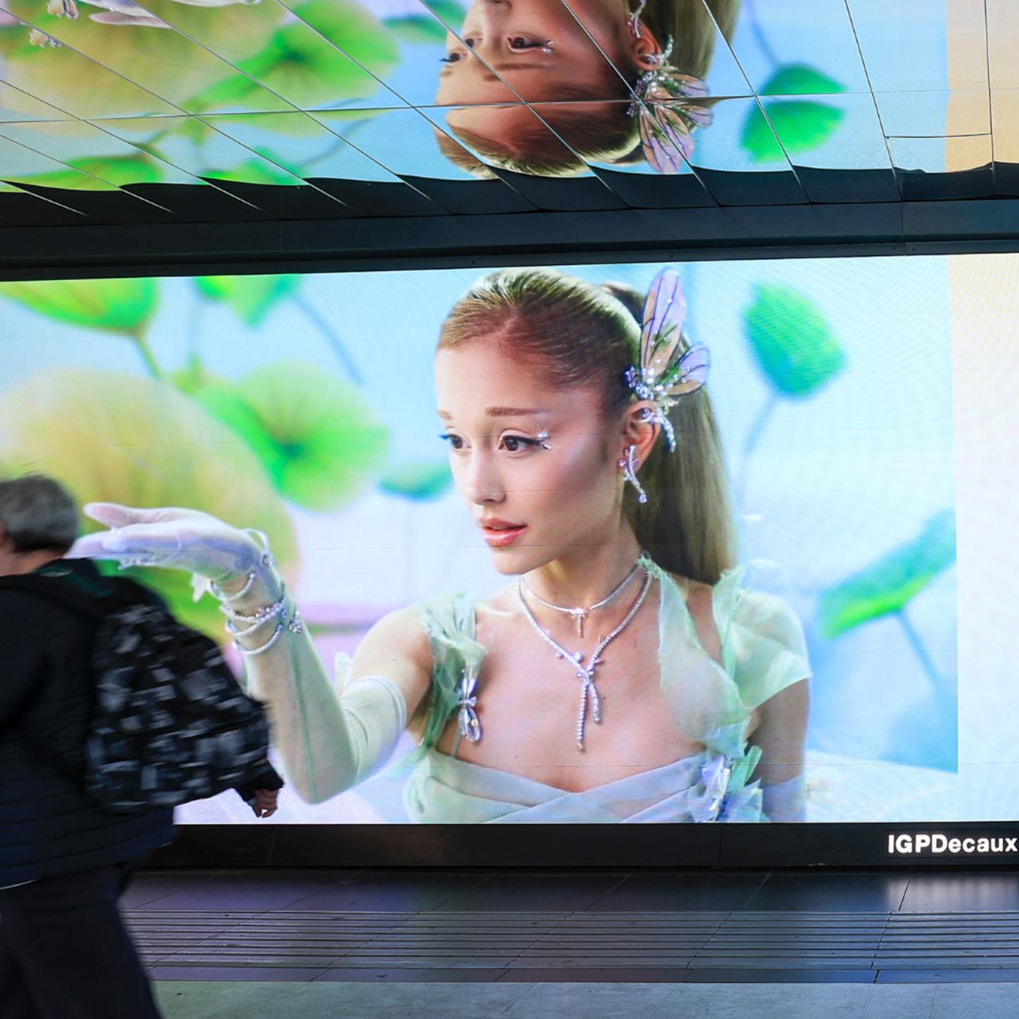 A stunning display of Swarovski’s creative OOH campaign with IGPDecaux, featuring shimmering crystal motifs and butterfly installations at Spagna station