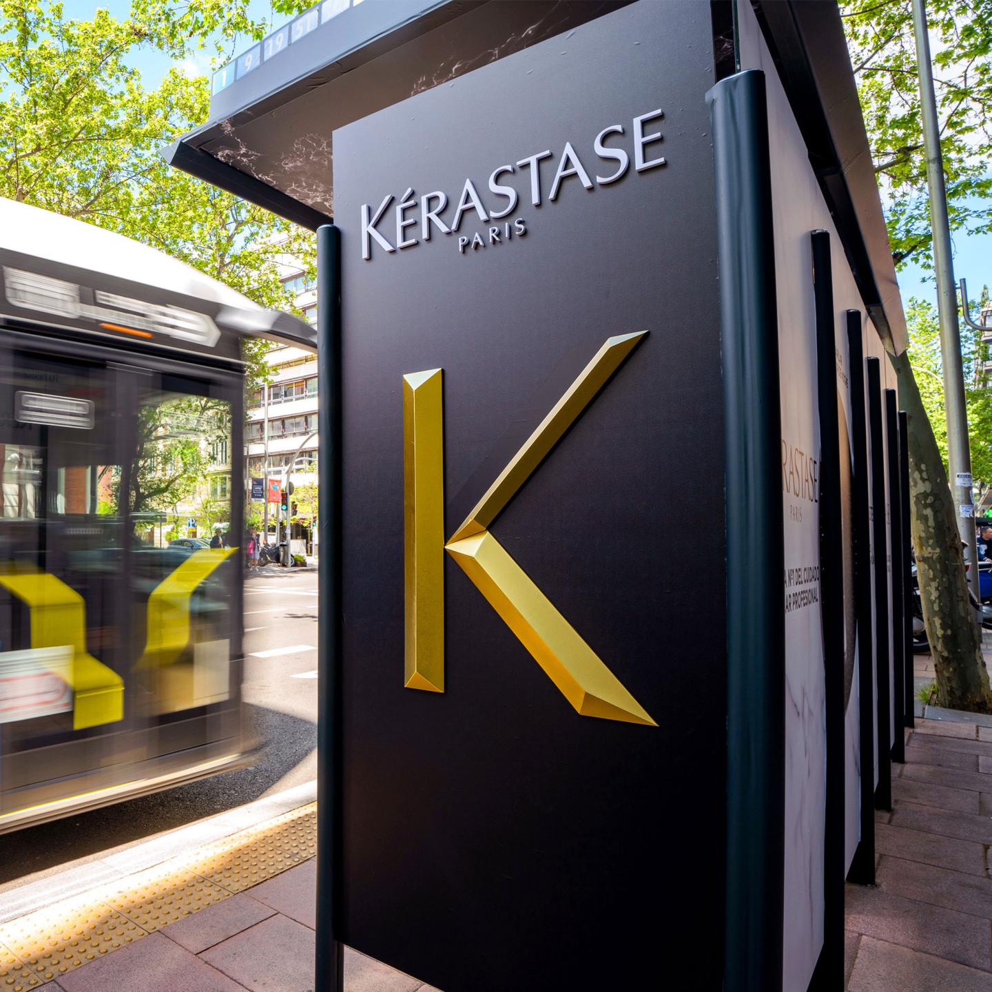 JCDecaux bus shelter with tactile vinyl imitating skin and Kérastase visuals highlighting hair shine and product texture.