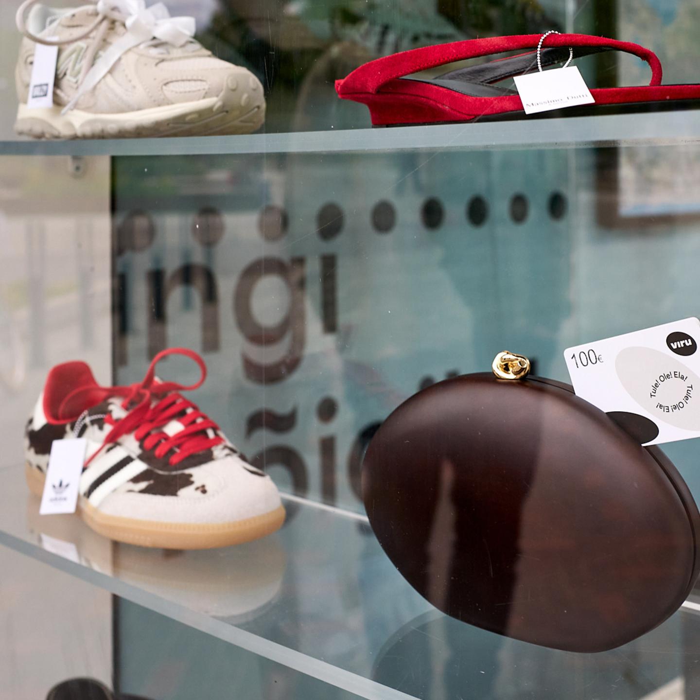 JCDecaux street furniture in central Tallinn promoting Viru Keskus gift card with shoe-themed artwork