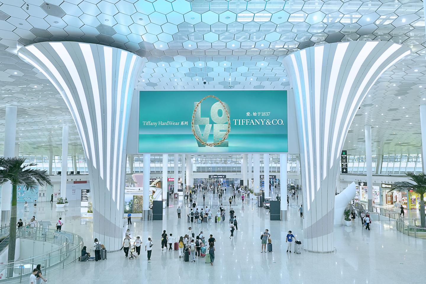 Tiffany&CO in Shenzen Airport on JCDecaux digital screen