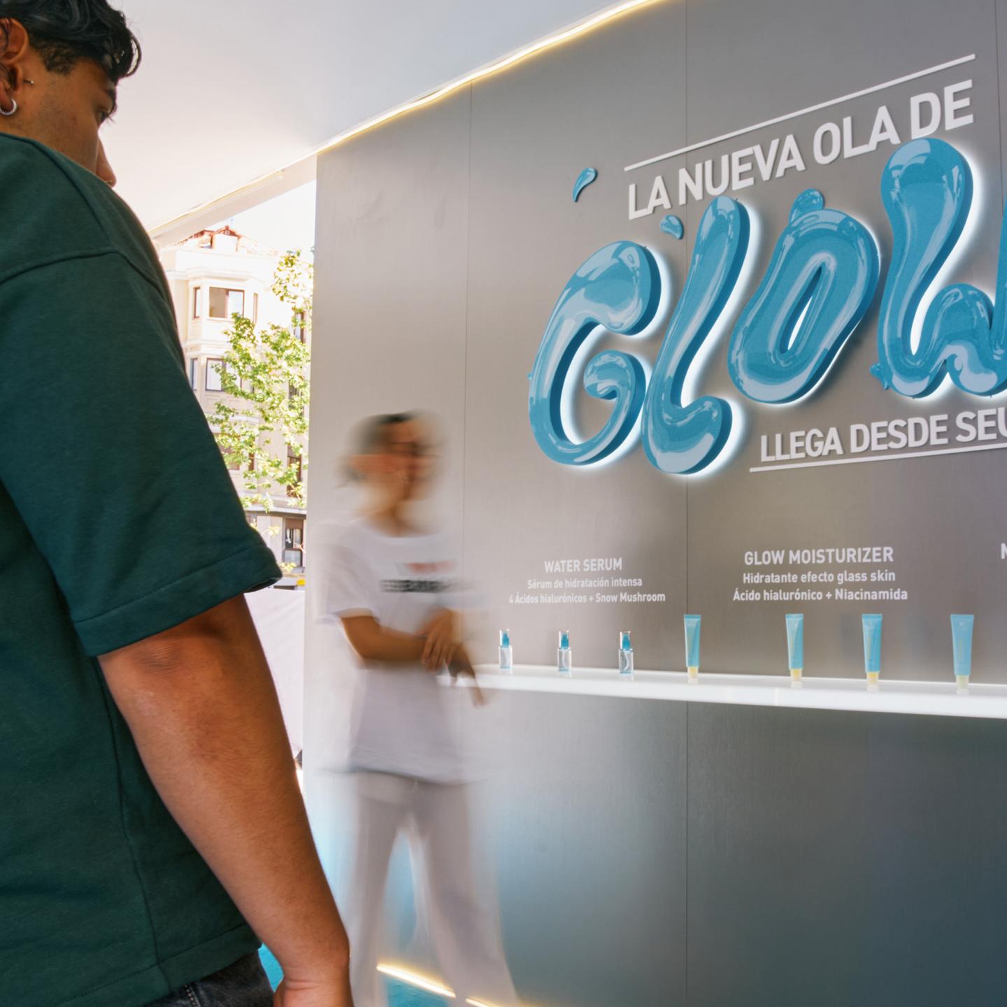 JCDecaux x Erborian glow wave – hydration skincare wall in Madrid pop-up