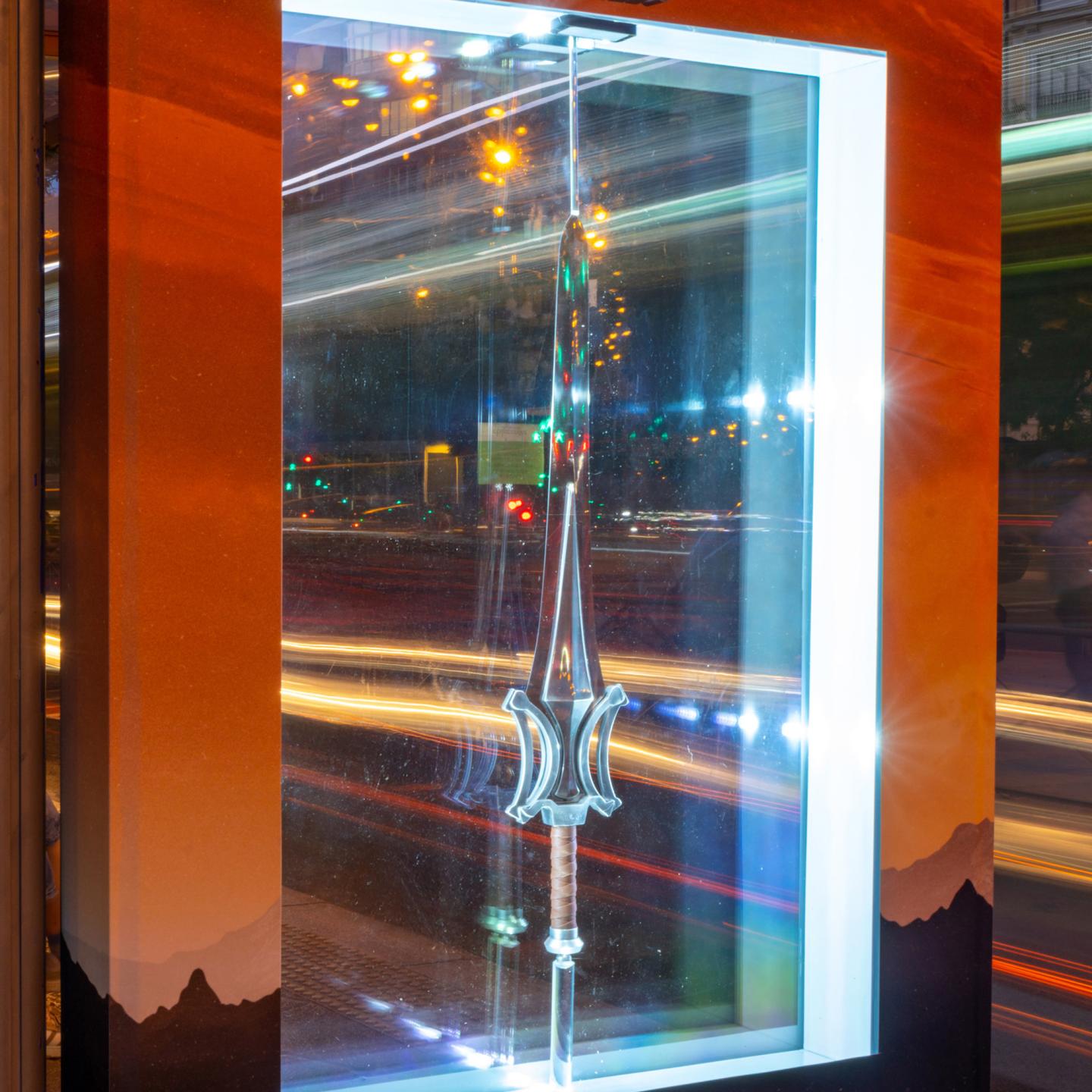 JCDecaux bus shelter campaign for Masters of the Universe, combining film poster, illuminated showcase and passing pedestrians in Madrid.
