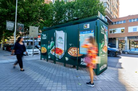 Campaña Papa Johns en marquesina de Madrid