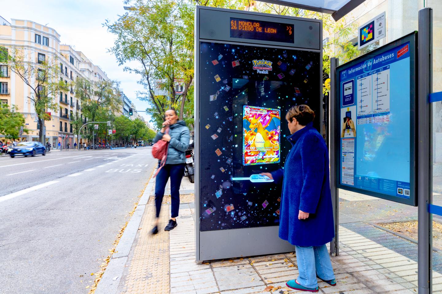 Campaña de Pokemon en una marquesina de Madrid