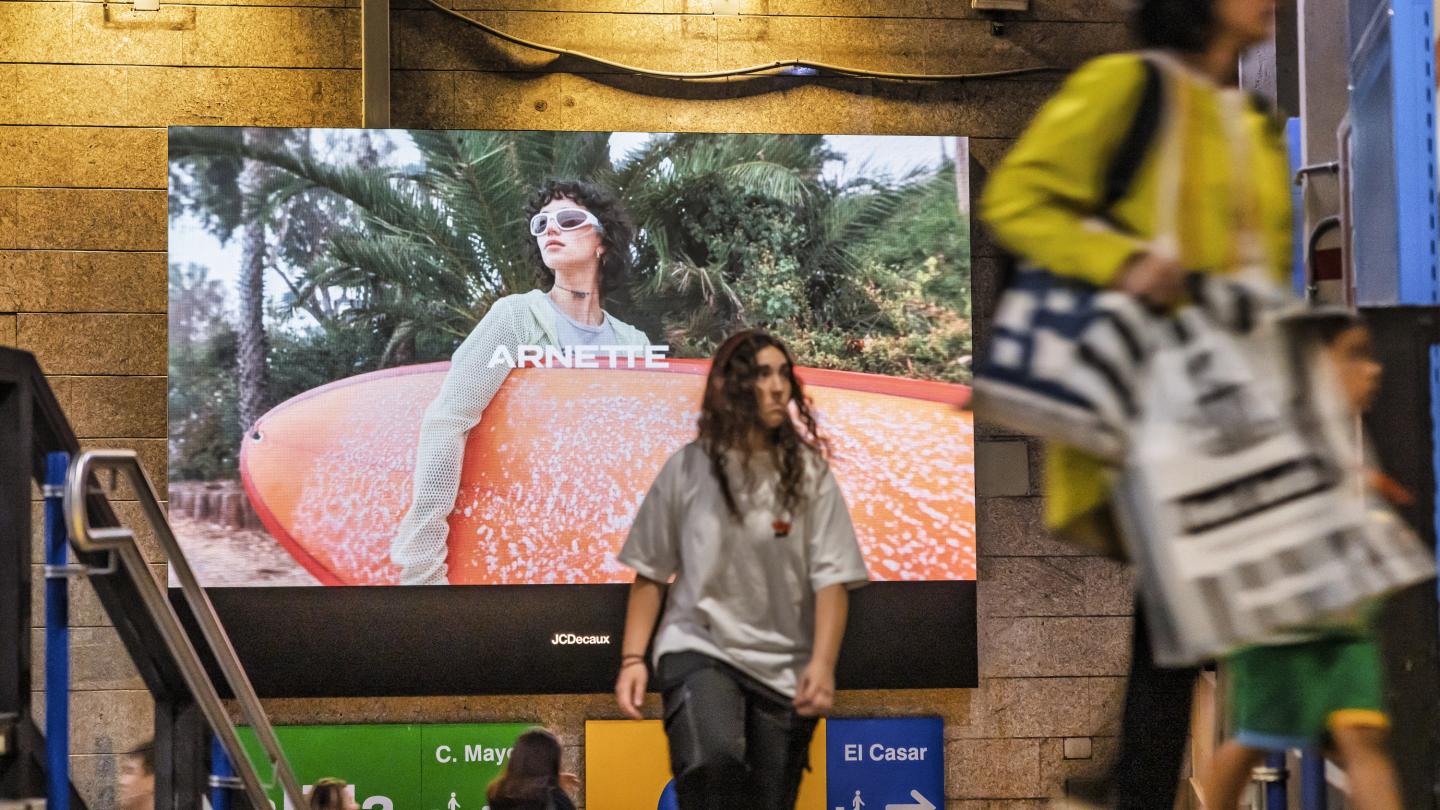 Campaña Arnette en Metro de Madrid