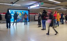 x-track heijastettu ulkomainos metroasemalla