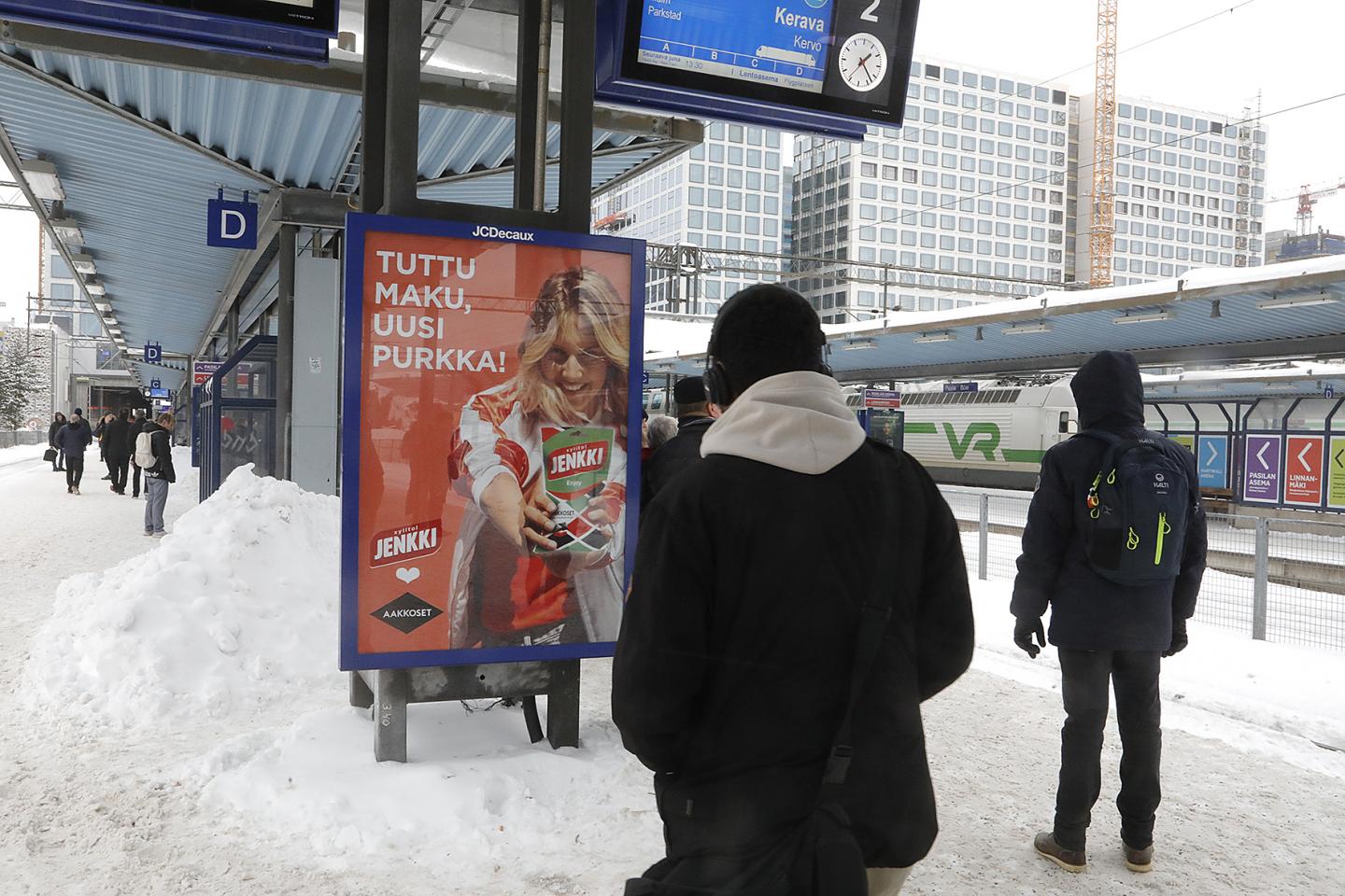 cloetta jenkki ulkomainos pasilan asemalla triplassa
