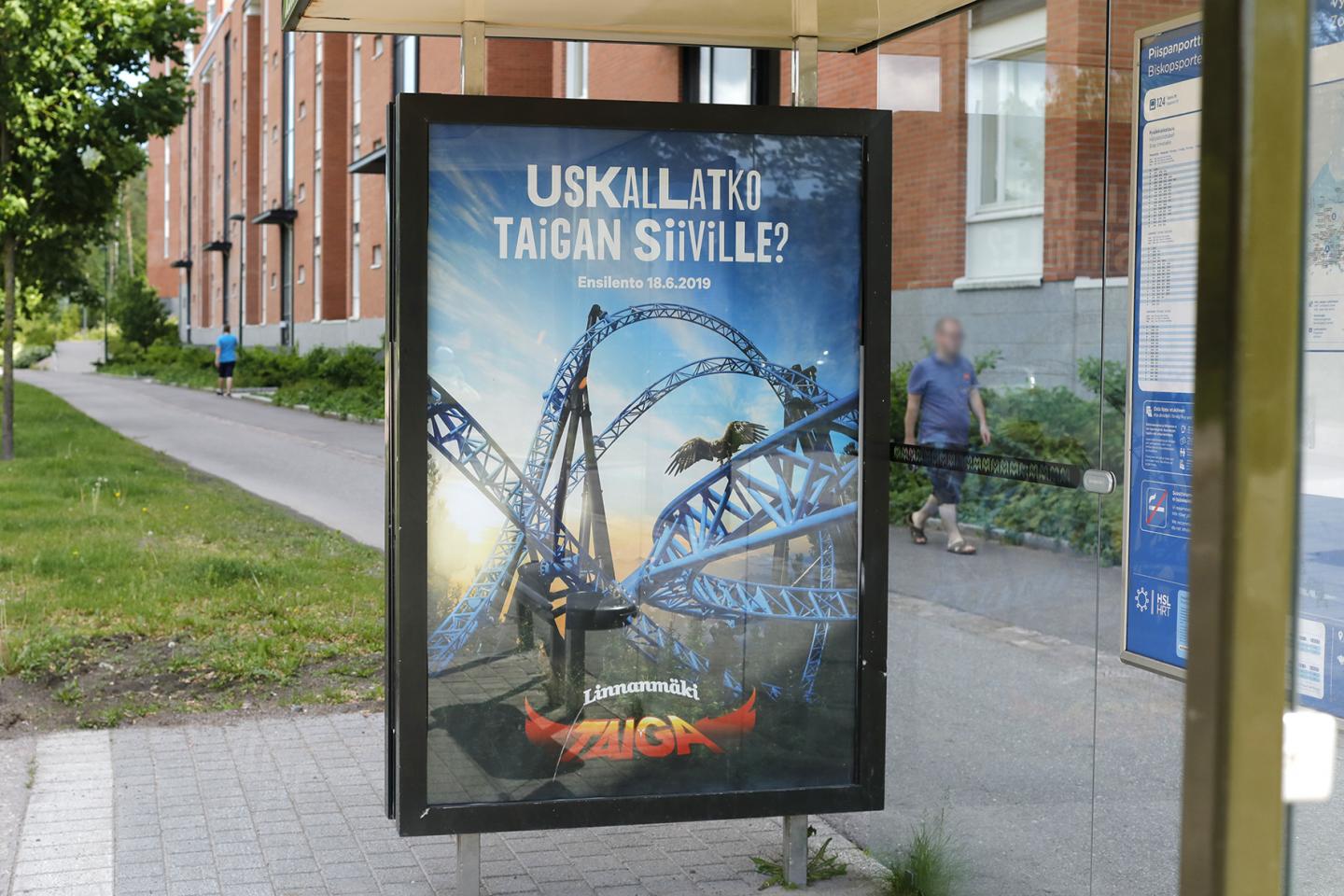 Apetina ulkomainos kaupan lähellä iso omenan ovilla