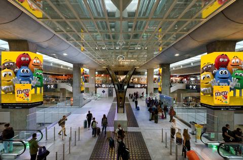 Extime JCDecaux Airport - M&M's