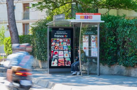 Campagne JCDecaux pour France télévision sur un DOOH à Aix-en-Provence