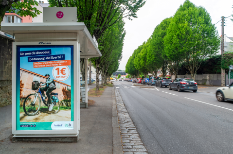 Une campagne d'affichage pour la ville de Lorient sur un mobilier JCDecaux