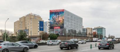 JCDecaux Artvertising et l’école de cinéma EICAR accompagnent la sortie du film « Les Légendaires » avec un dispositif XXL de 400m² - Photo Dom Garcia