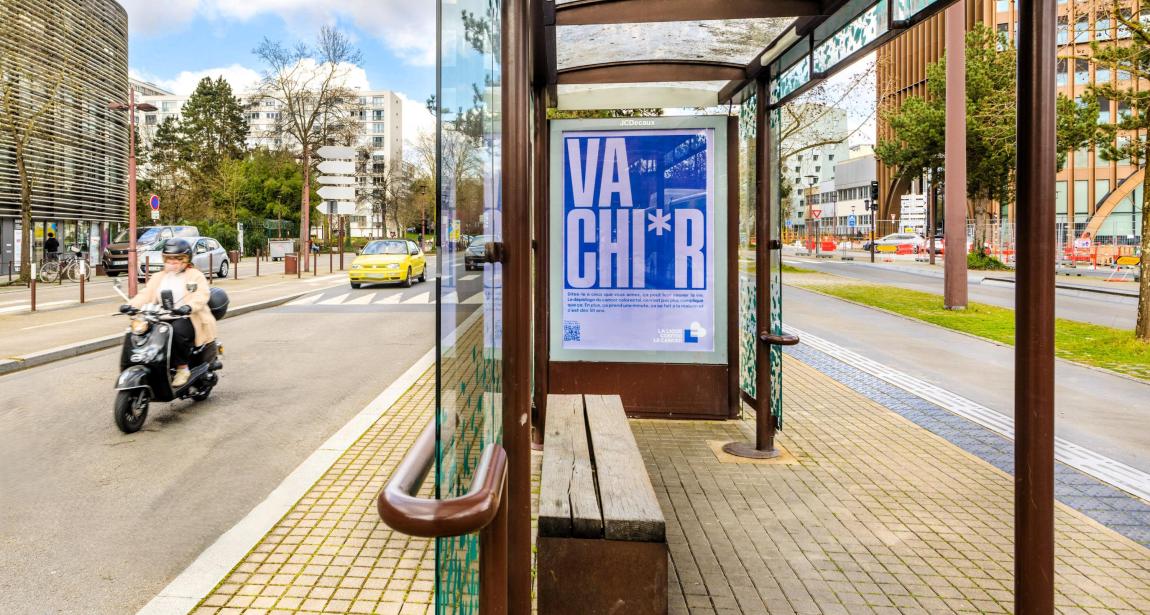Campagne JCDecaux pour la ligue contre le cancer sur un mobilier urbain