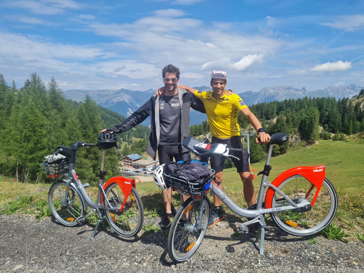 Albertville-La Plagne : deux cyclistes amateurs ont relevé le défi de cette célèbre traversée alpine à Vélo’v