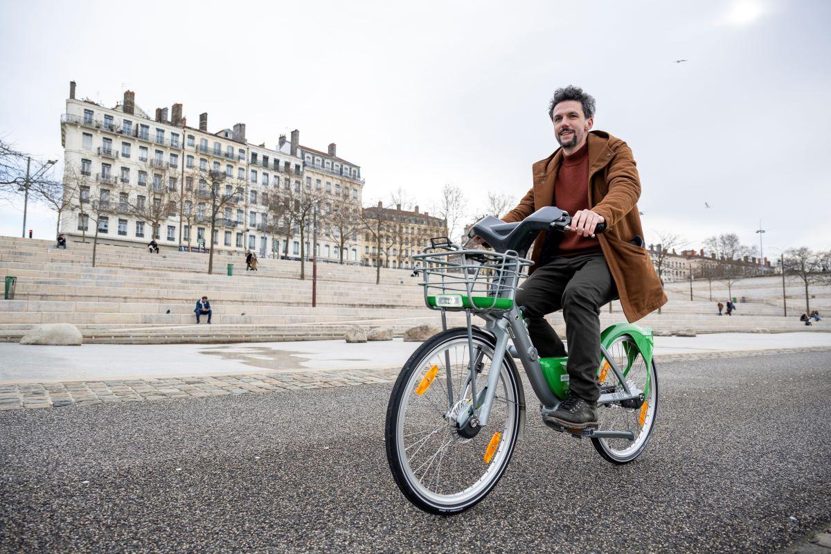 Usager sur un Vélo'v