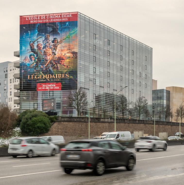 JCDecaux Artvertising et l’école de cinéma EICAR accompagnent la sortie du film « Les Légendaires » avec un dispositif XXL de 400m² - Photo Dom Garcia