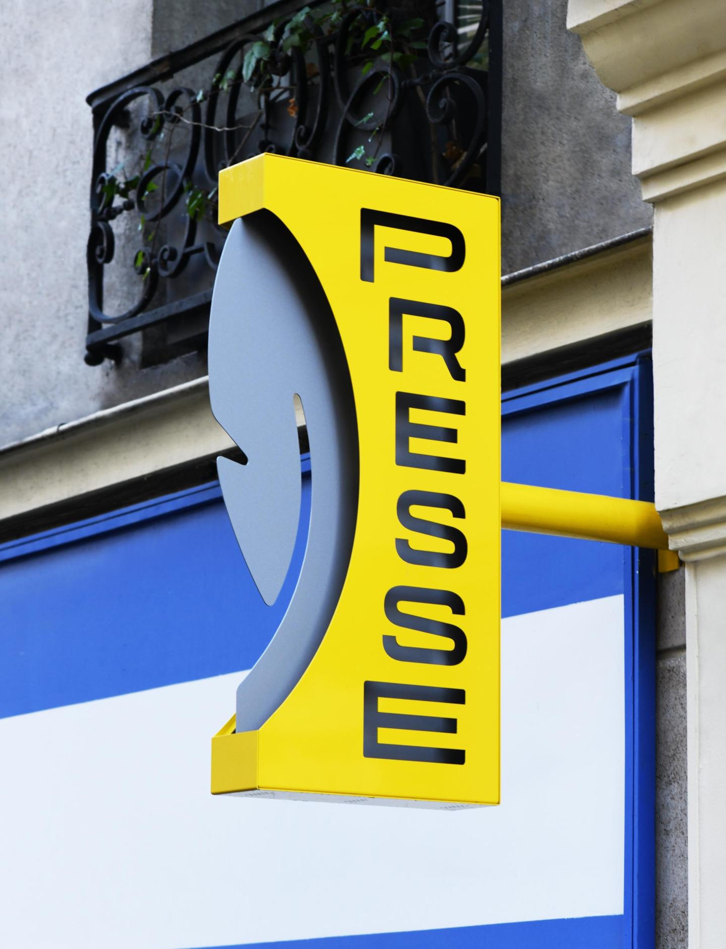 Renouvellement des enseignes Presse par JCDecaux Brand Signature