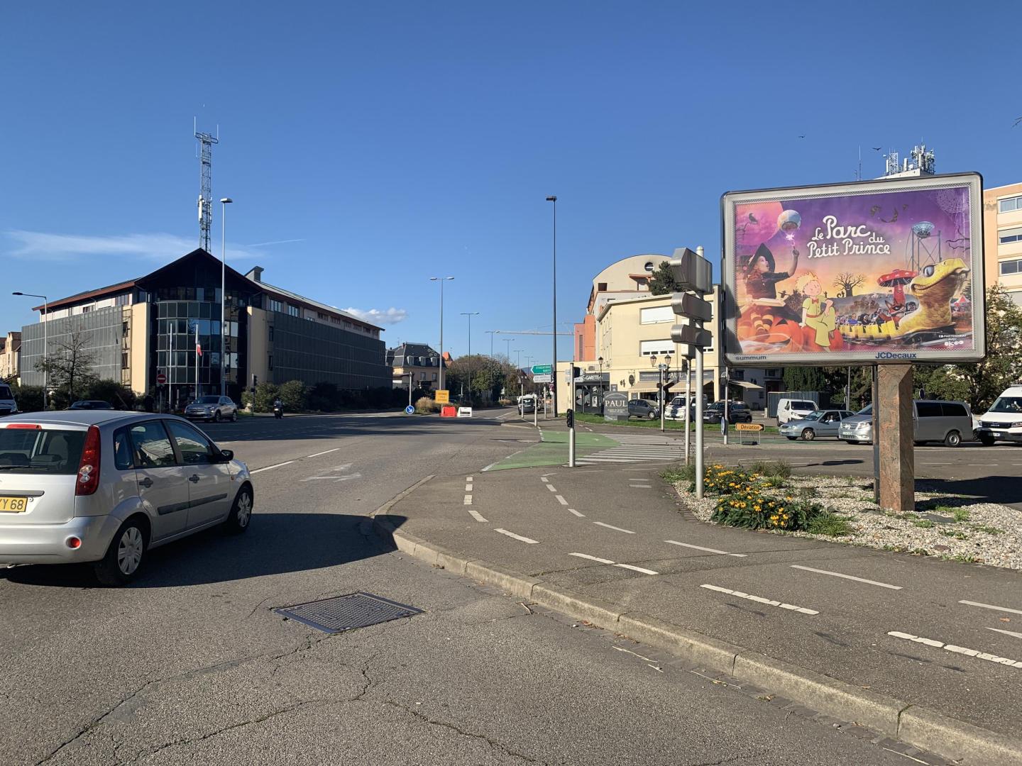 Campagne d'affichage publicitaire pour le Parc le petit Prince sur un mobilier JCDecaux à Colmar