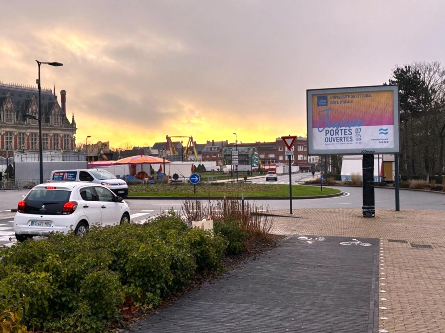Une campagne d'affichage 8m2 JCDecaux pour l'ULCO à Calais